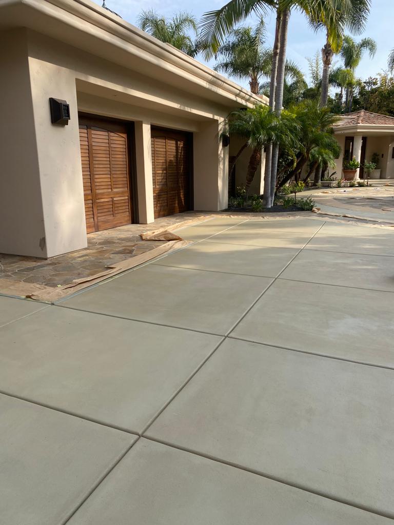 alt='San-Diego-concrete- services-installation-of-concrete-driveway.'